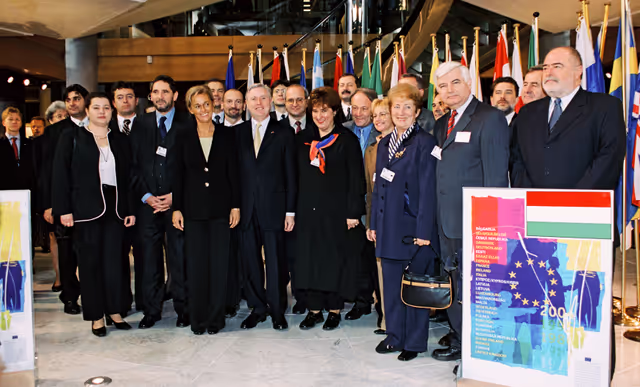 Fotó 22: Extraordinary debate on enlargement with MPs from the Applicant States  Group picture