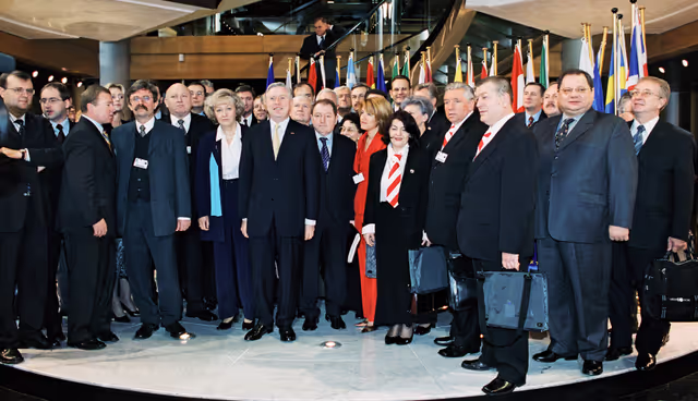 Fotó 16: Extraordinary debate on enlargement with MPs from the Applicant States  Group picture