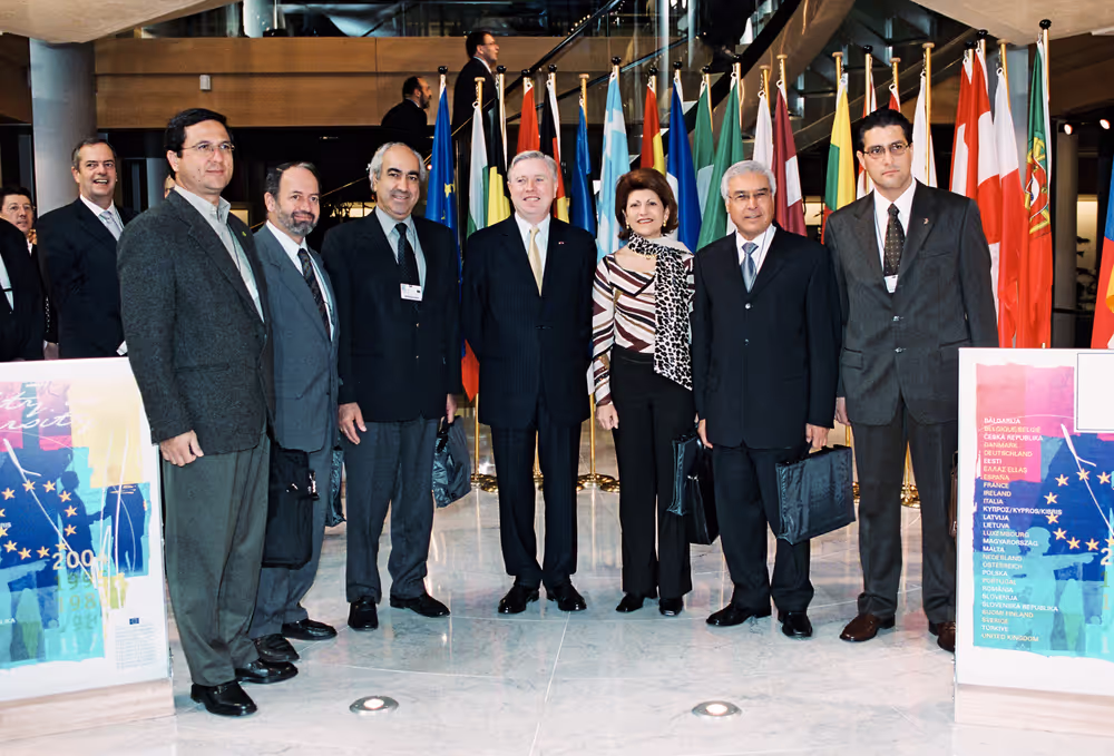 Extraordinary debate on enlargement with MPs from the Applicant States  Group picture