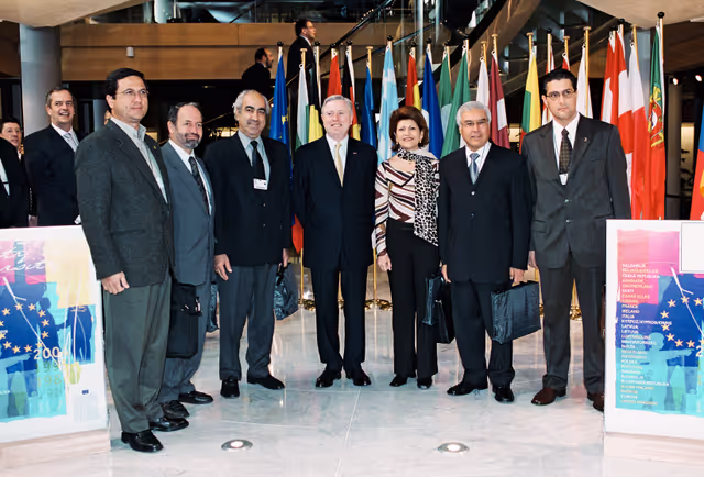 Fotó 23: Extraordinary debate on enlargement with MPs from the Applicant States  Group picture