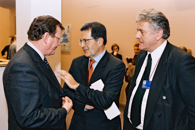 Fotó 3: MEPs David TRIMBLE, James NICHOLSON and Romano PRODI EC President