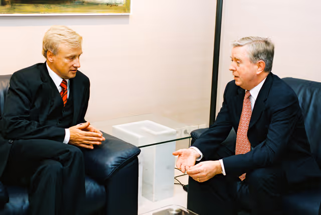 Foto 3: Pat COX EP President meets Ole von BEUST