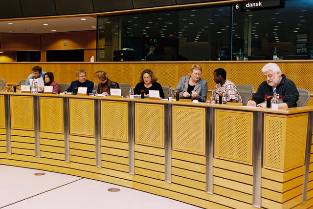 Photo 11: Meeting: Alternative Nobel Prize 2002