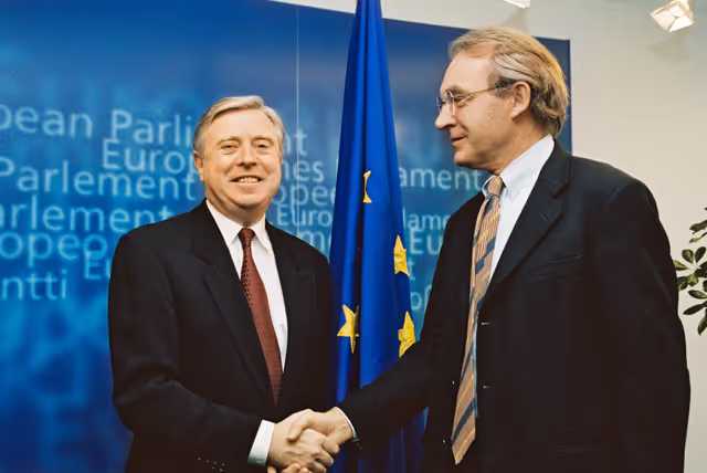 Foto 10: Pat COX, EP President meets with Yves MENY