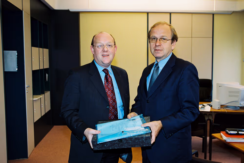 MEP David Robert BOWE receives a petition