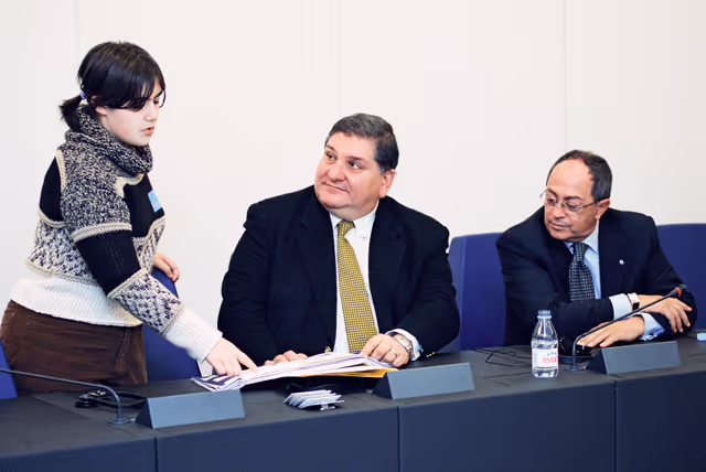 Fotó 1: Italian MEPs meet with students in Strasbourg