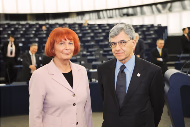 Photo 8 : MEP Christa RANDZIO-PLATH and Anastasios GIANNITSIS, Greek Deputy Minister for Foreign Affairs in Plenary Session in Strasbourg