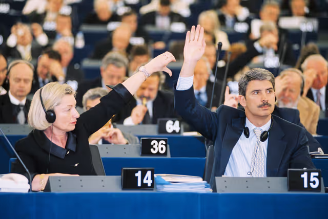 Photo 49 : MEPs Francoise GROSSETETE and Jose Ignacio SALAFRANCA SANCHEZ-NEYRA in Plenary Session in Strasbourg