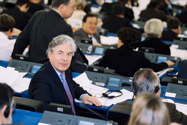 Photo 16 : MEP Geoffrey VAN ORDEN in Plenary Session in Strasbourg