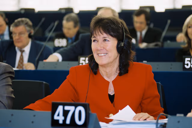 Photo 15 : MEP Elizabeth LYNNE in Plenary Session in Strasbourg