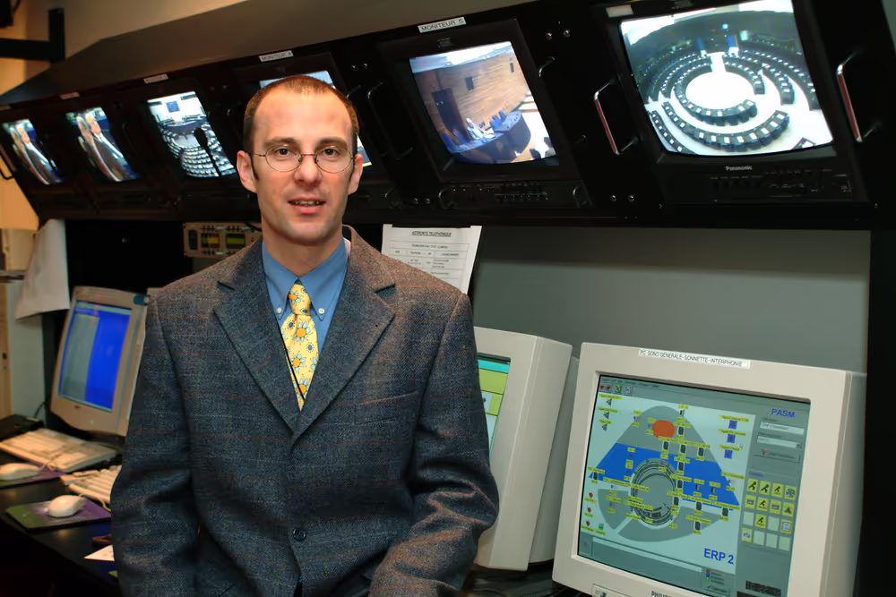 Conference technician in a technical room in Strasbourg