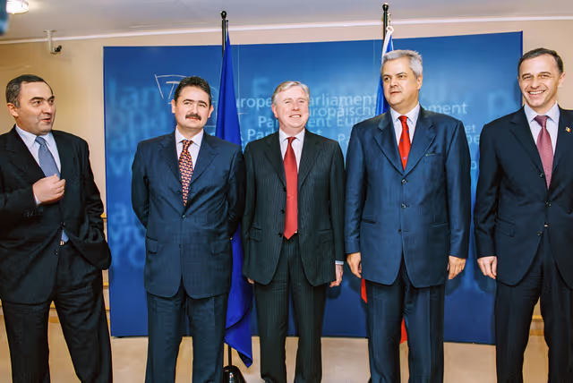 Φωτογραφία 10: Pat COX - EP President meets with Adrian NASTASE, Prime Minister of Romania
