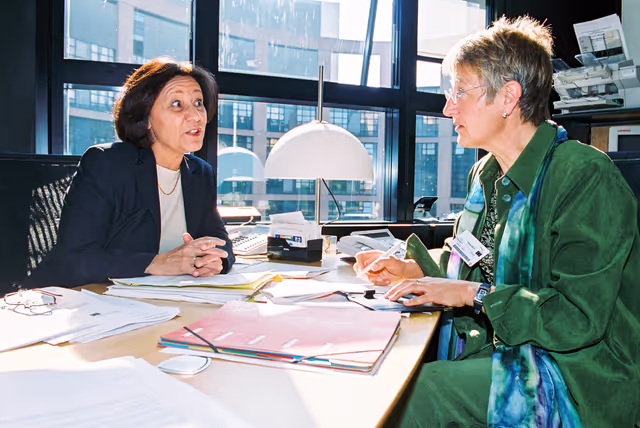 Fotografia 4: MEP Ewa KLAMT meets with a journalist