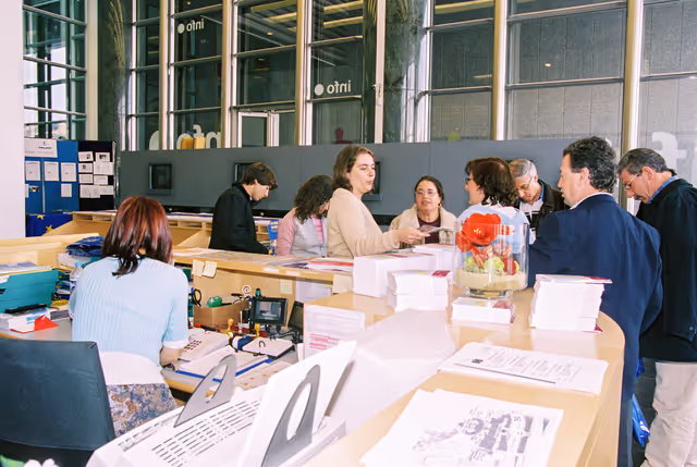 Foto 27: People visiting the Infopoint