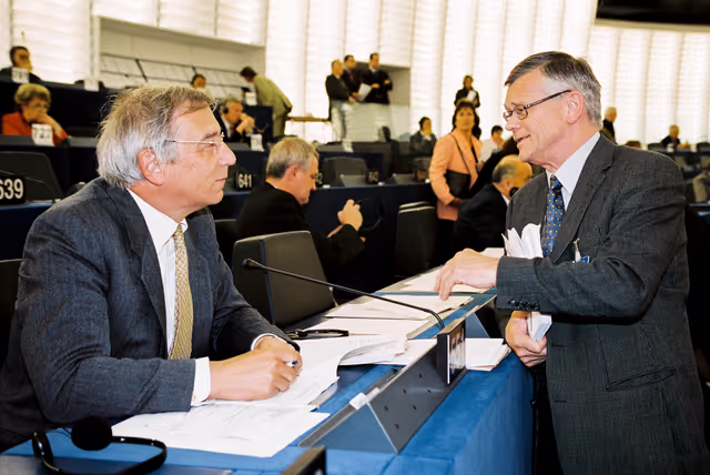 Φωτογραφία 3: MEPs Bill NEWTON DUNN and Niels BUSK at the European Parliament in Strasbourg