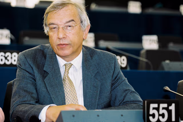 Φωτογραφία 1: MEP Bill NEWTON DUNN at the European Parliament in Strasbourg