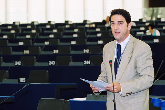 Fotografia 3: MEP Carlos BAUTISTA OJEDA speaks in plenary session in Strasbourg