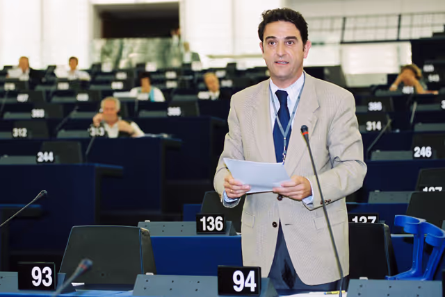 Fotografia 1: MEP Carlos BAUTISTA OJEDA speaks in plenary session in Strasbourg