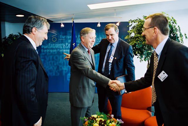 Fotagrafa 7: EP President meets with John DILLON
