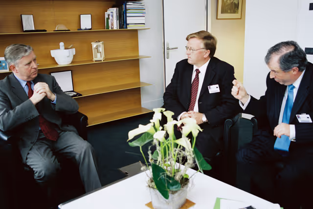 Fotagrafa 2: EP President meets with John DILLON