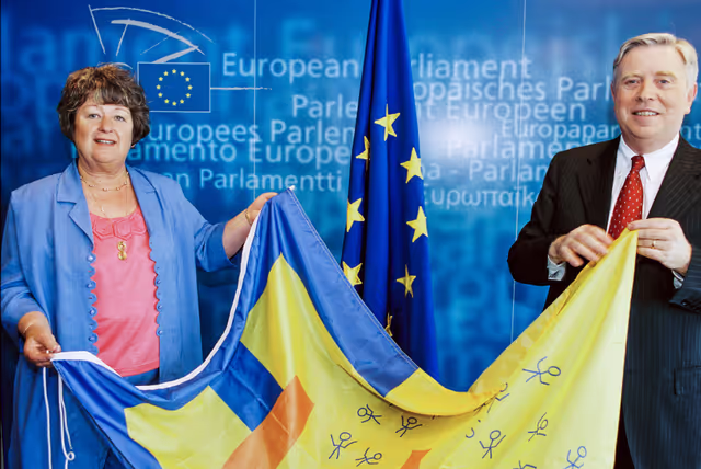 MEP Johanna L.A. BOOGERD-QUAAK hands over a flag to EP President in Strasbourg