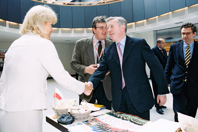 Valokuva 3: EP President visits a promotion stand of Polish food inside the EP in Brussels