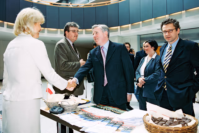 Valokuva 2: EP President visits a promotion stand of Polish food inside the EP in Brussels