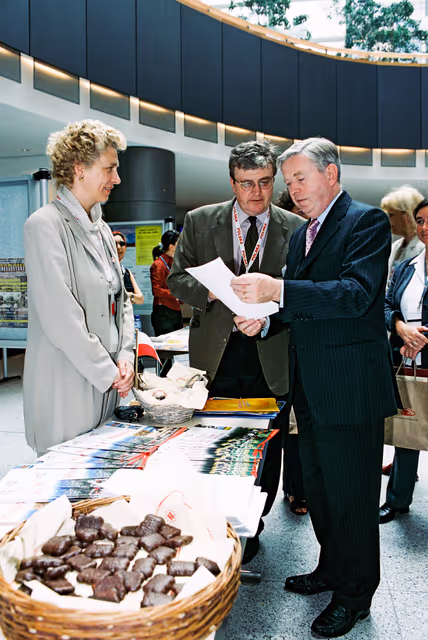 Valokuva 15: EP President visits a promotion stand of Polish food inside the EP in Brussels