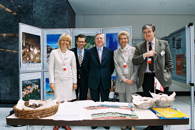 Valokuva 5: EP President visits a promotion stand of Polish food inside the EP in Brussels