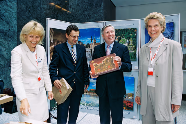 Valokuva 6: EP President visits a promotion stand of Polish food inside the EP in Brussels
