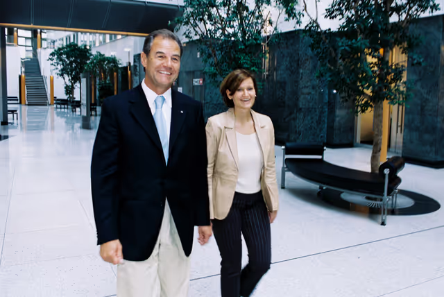 Fotografie 6: MEP Hubert PIRKER with assistants in Brussels