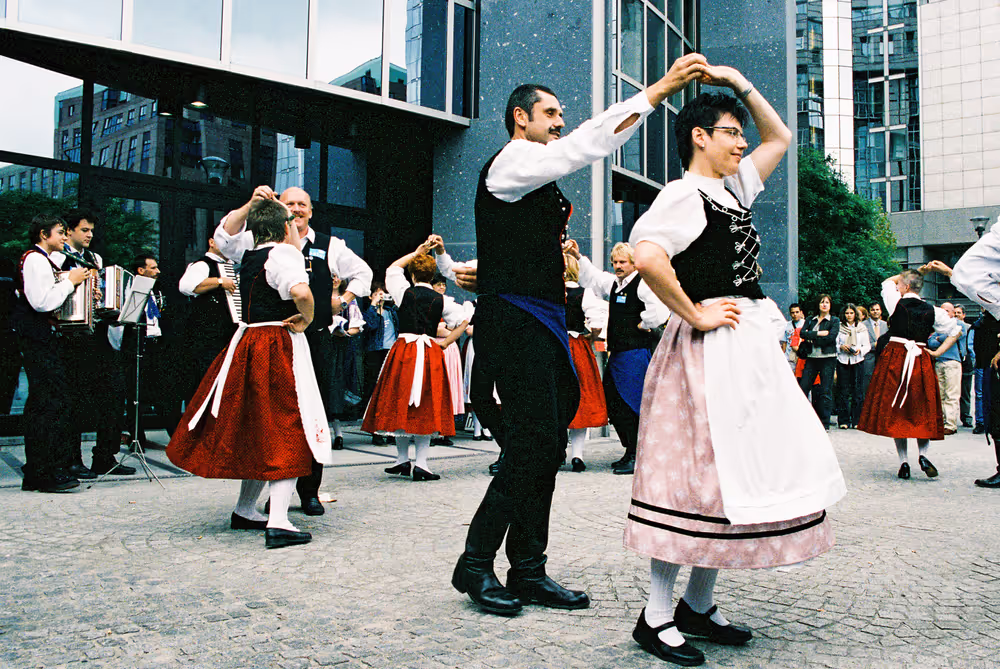 MEP Christa PRETS with folk dancers from Austria - Unterkontstatten