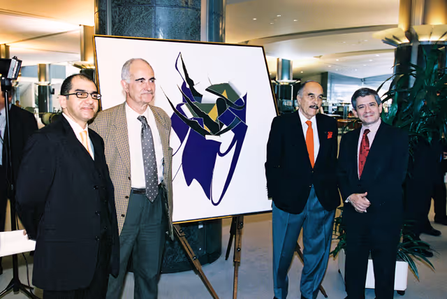 Fotografi 20: Turkish artist Burhan DOGANCAY offers a piece to the European Parliament in Brussels