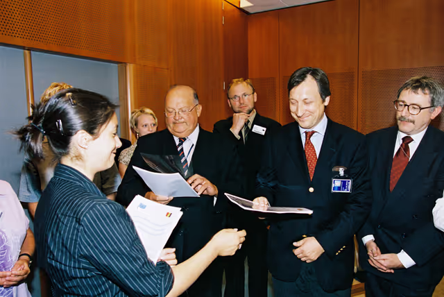 Billede 13: Representatives of the Convention of Young Belgian Students meet with Belgian members of the European Convention on the Future of Europe