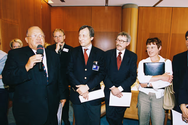 Billede 10: Representatives of the Convention of Young Belgian Students meet with Belgian members of the European Convention on the Future of Europe