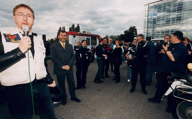 Nuotrauka 7: Motorbikes are parked in front of the LOW building in Strasbourg during a bikers protest