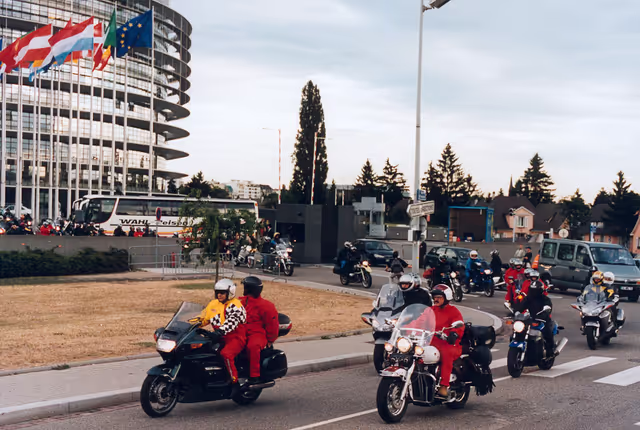 Nuotrauka 10: Motorbikes are parked in front of the LOW building in Strasbourg during a bikers protest