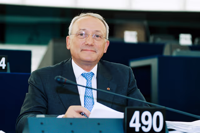 Fotografia 4: MEP Peter Michael MOMBAUR attends a plenary session in Strasbourg