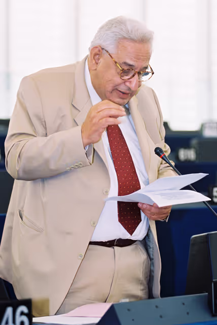 Fotogrāfija 2: MEP Dimitris TSATSOS speaks in plenary session in Strasbourg