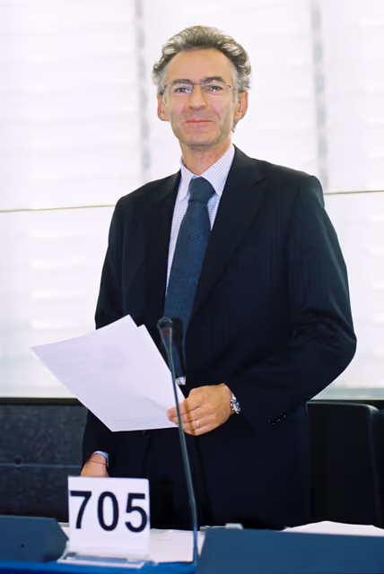 Fotografia 1: MEP Francois ZIMERAY takes part in a plenary session in Strasbourg