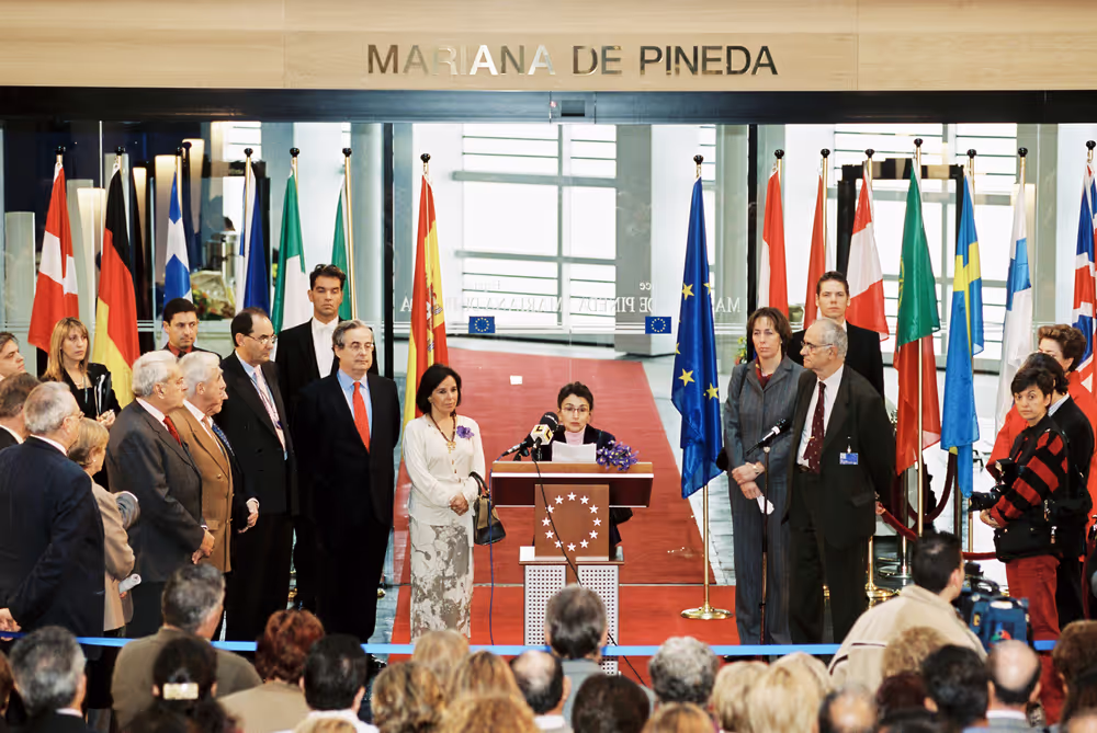 Opening the space Marianna DE PINEDA