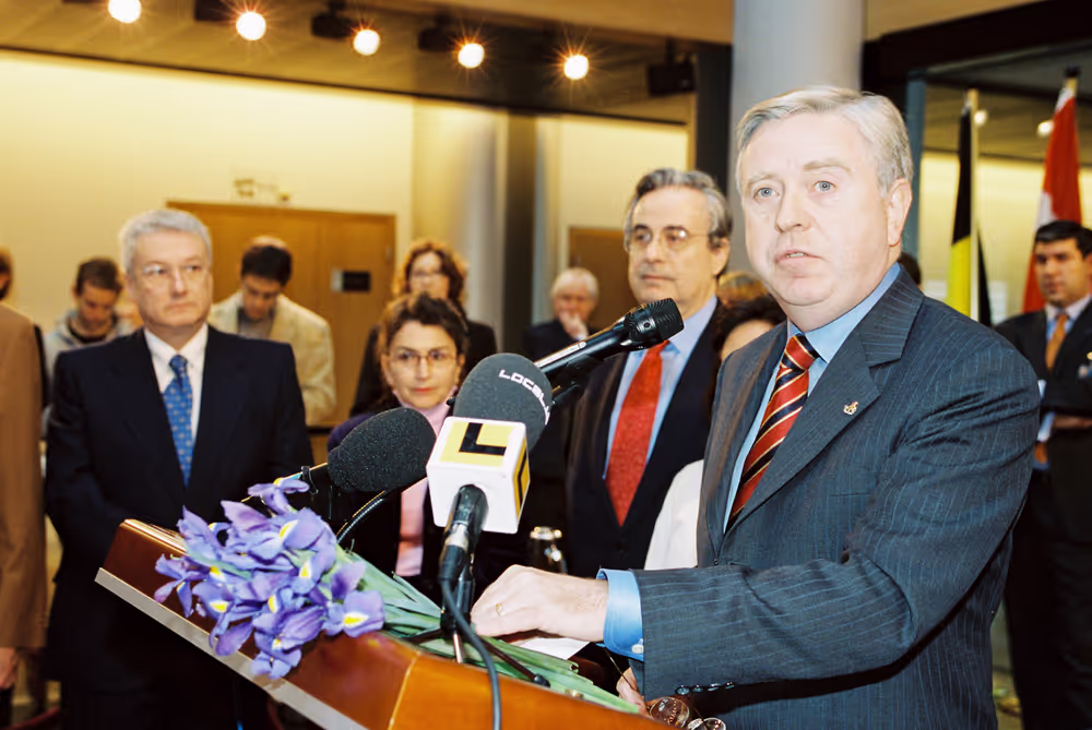 Opening the space Marianna DE PINEDA