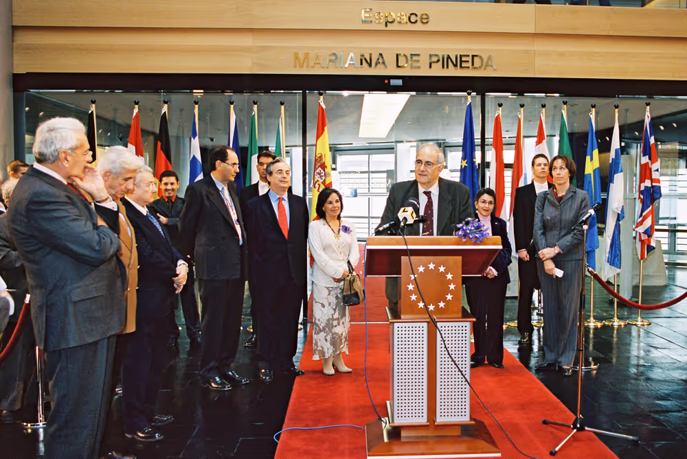 Opening the space Marianna DE PINEDA