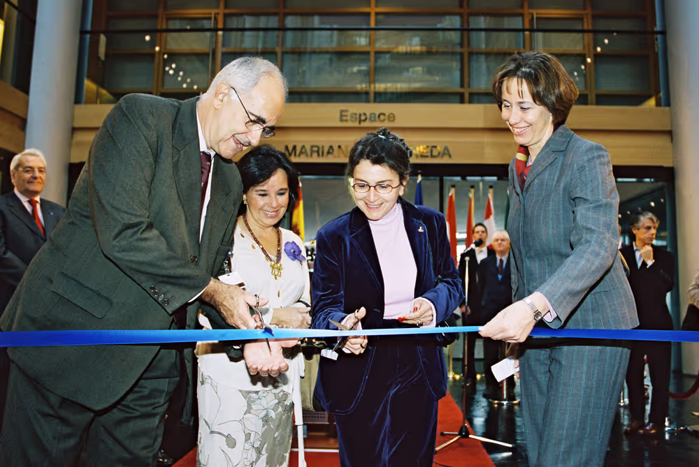 Opening the space Marianna DE PINEDA