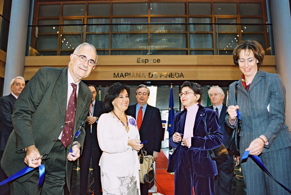 Opening the space Marianna DE PINEDA