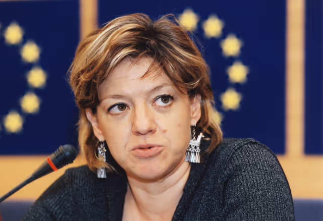 Zdjęcie 3: MEP Monica FRASSONI holds a news conference in Strasbourg