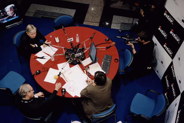 Foto 17: France Inter radio broadcasts live from the EP in Strasbourg - Question directe programme