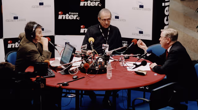 Foto 12: France Inter radio broadcasts live from the EP in Strasbourg - Question directe programme