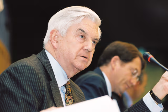 Photo 5: ELDR Press Briefing