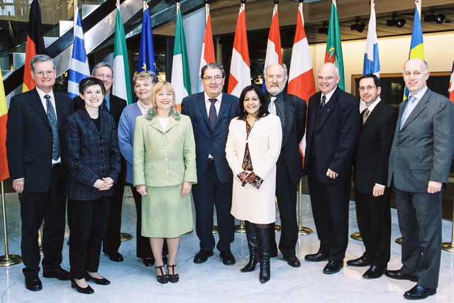 Fotografie 9: MEP John HUME meets with MEPs Gary TITLEY, Catherine STIHLER, Brian SIMPSON, Imdela Mary READ, Mary HONEYBALL, Neena GILL, Philip WHITEHEAD, Terence WYNN, Mark Francis WATTS and Peter SKINNER